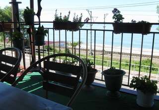 Гостиница У Олеси Лоо  Бюджетный двухместный номер с 2 отдельными кроватями-12