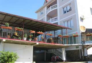 Гостиница У Олеси Лоо  Бюджетный двухместный номер с 2 отдельными кроватями-13