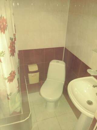 Гостиница У Олеси Лоо  Улучшенный двухместный номер Делюкс с 1 кроватью или 2 отдельными кроватями-4