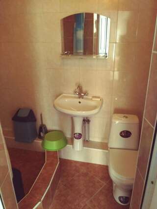 Гостиница У Олеси Лоо Трехместный номер "Комфорт"-4